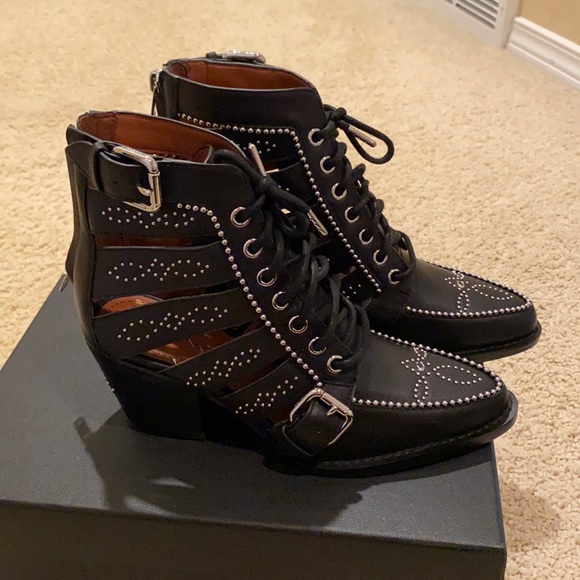 Shoes - Picture 2 of 9